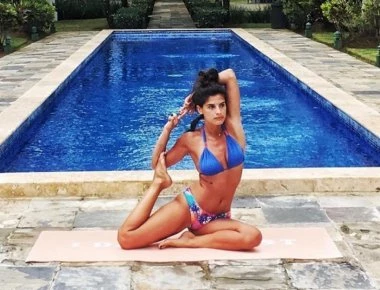 «Μπόμπα» η Χριστίνα Mπόμπα κάνει kiki challenge στην Ιρλανδία! (βίντεο)